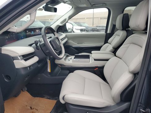 New 2026 Lincoln Navigator Reserve w/ Jet Appearance Package image 12