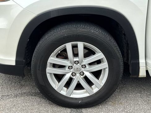 Used 2015 Toyota Highlander LE FWD image 23