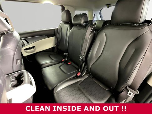 Certified 2022 Kia Carnival LX FWD image 22