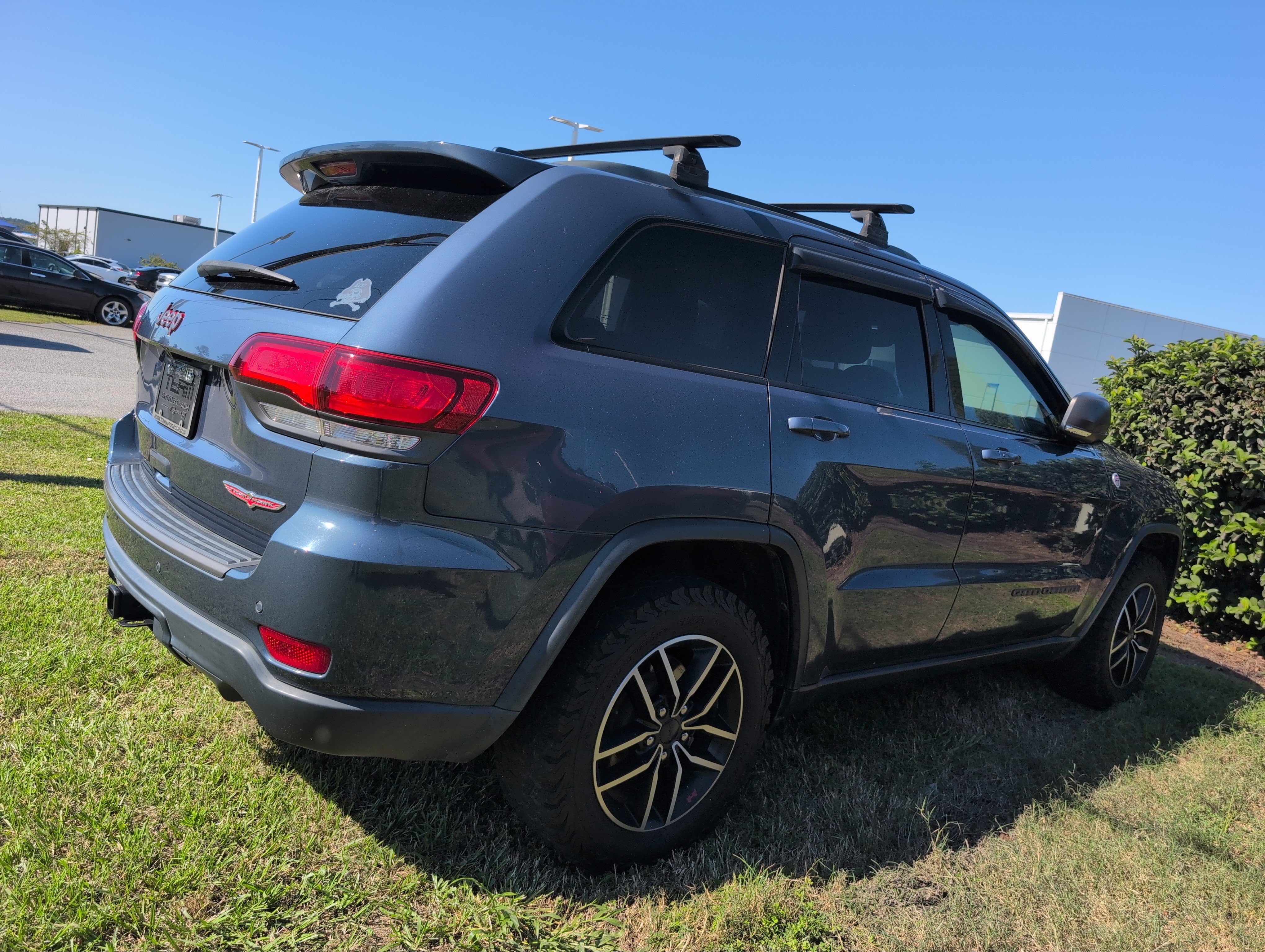 Used 2020 Jeep Grand Cherokee Trailhawk w/ Trailhawk Luxury Group AWD/4WD image 2