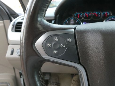 Used 2018 Chevrolet Suburban LT image 19