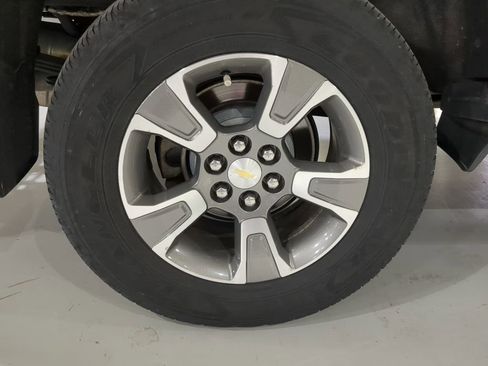 Used 2017 Chevrolet Colorado Z71 AWD/4WD image 6