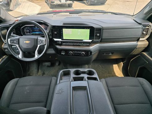 Used 2023 Chevrolet Silverado 1500 LT AWD/4WD image 5