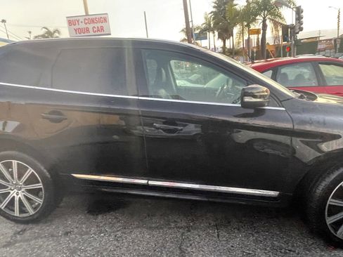 Used 2015 Volvo XC60 T5 Premier w/ Proximity Package image 3