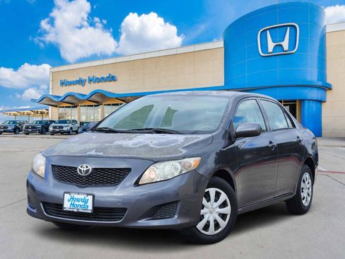Used 2010 Toyota Corolla LE image 1