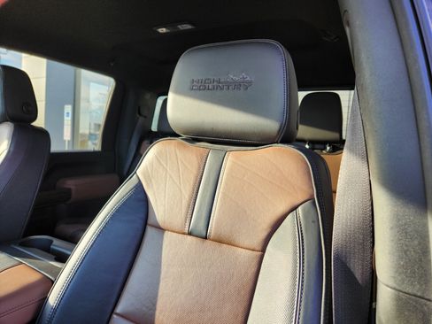 Used 2022 Chevrolet Silverado 2500 High Country w/ Technology Package image 11