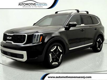 Used 2024 Kia Telluride EX w/ EX Captain's Chair Package