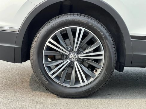 Used 2018 Volkswagen Tiguan SEL AWD/4WD image 48