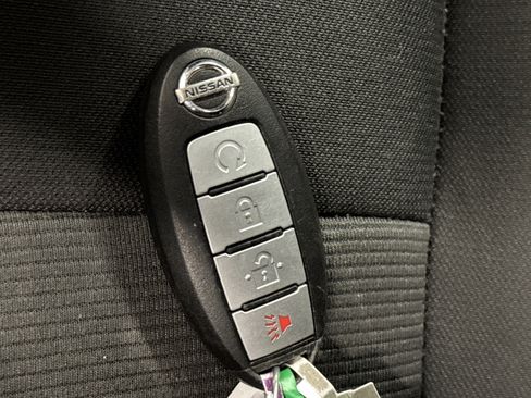 Used 2018 Nissan Titan SV w/ SV Convenience Package AWD/4WD image 27