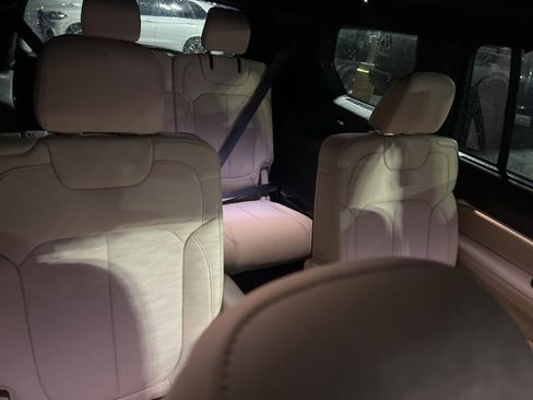 Used 2024 Jeep Grand Cherokee L Limited w/ Luxury Tech Group II image 14