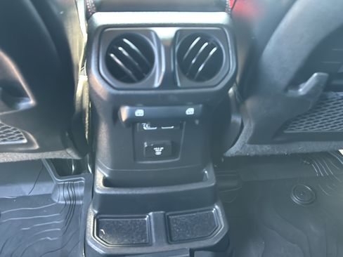 Used 2019 Jeep Wrangler Unlimited Rubicon AWD/4WD image 15
