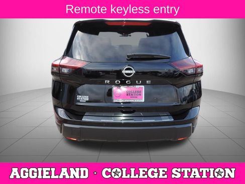 Certified 2026 Nissan Rogue SV w/ SV Premium Package FWD image 5