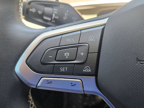 Certified 2025 Volkswagen Tiguan SE AWD/4WD image 25