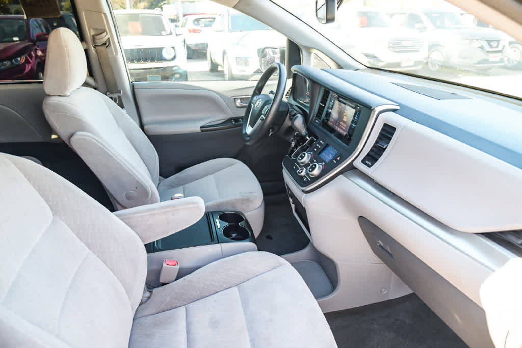 Used 2017 Toyota Sienna LE FWD image 15