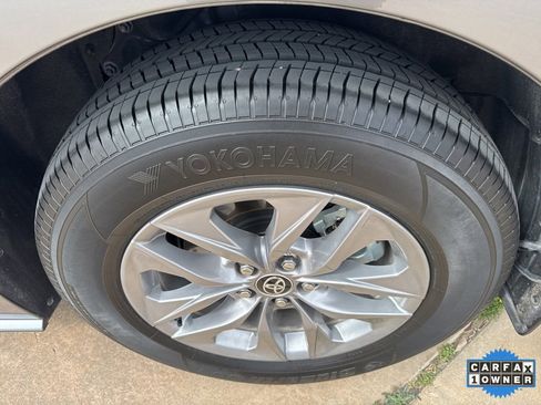 Used 2026 Toyota Sienna LE image 32