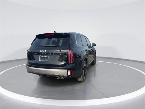 Used 2025 Kia Telluride EX w/ EX Captain's Chair Package image 7