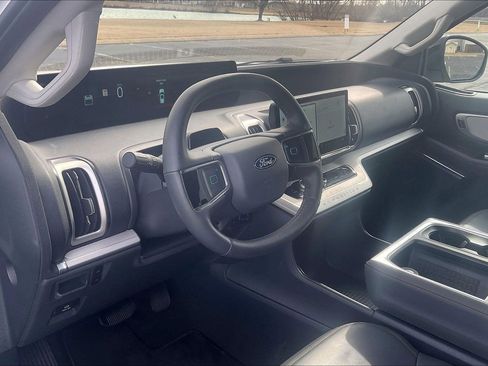 Used 2025 Ford Expedition Active image 15