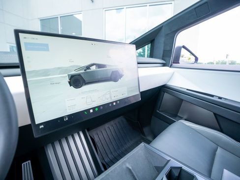 Used 2024 Tesla Cybertruck Cyberbeast AWD/4WD image 36