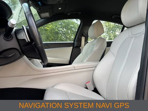 Used 2024 Genesis G70 2.5T RWD image 4