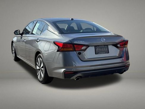 Used 2022 Nissan Altima 2.5 SV w/ SV Premium Package FWD image 3