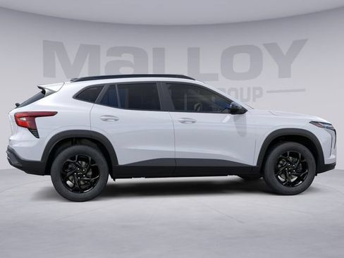 New 2026 Chevrolet Trax LT w/ Driver Confidence Package FWD image 6