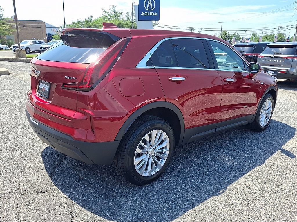 Used 2024 Cadillac XT4 Luxury w/ Cold Weather Package AWD/4WD image 4