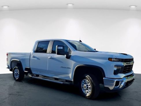 Used 2024 Chevrolet Silverado 2500 LT AWD/4WD image 5