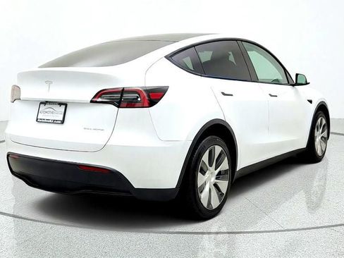 Used 2023 Tesla Model Y Long Range AWD/4WD image 5