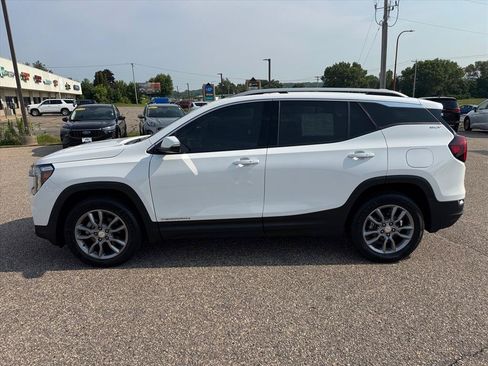Used 2024 GMC Terrain SLT AWD/4WD image 2