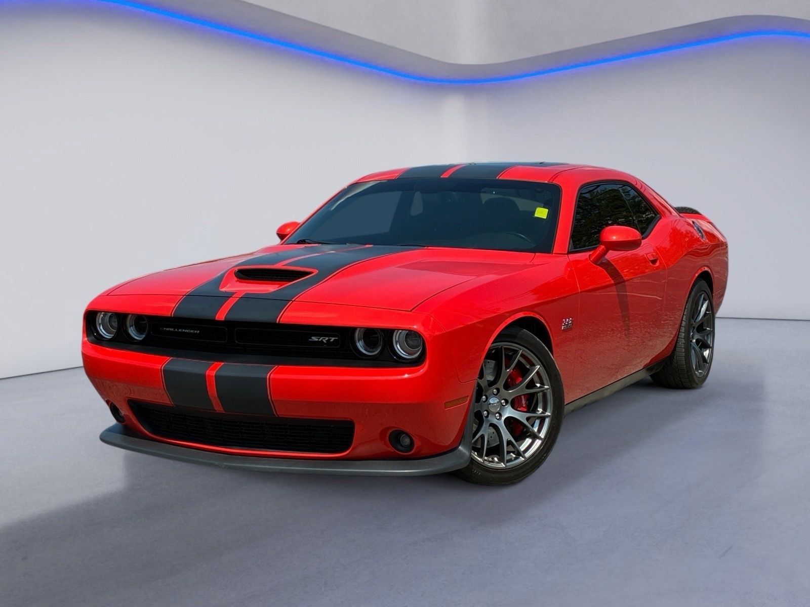 Used 2016 Dodge Challenger SRT RWD image 2