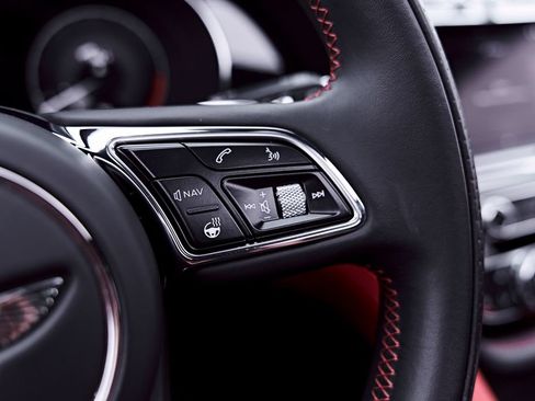 Used 2023 Bentley Bentayga AWD/4WD image 65