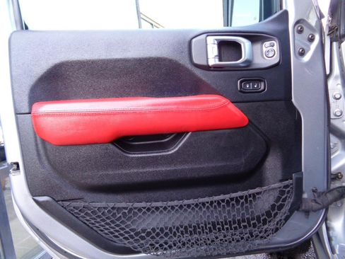 Used 2018 Jeep Wrangler Unlimited Rubicon image 16