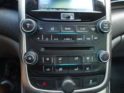 Used 2015 Chevrolet Malibu LT FWD image 15