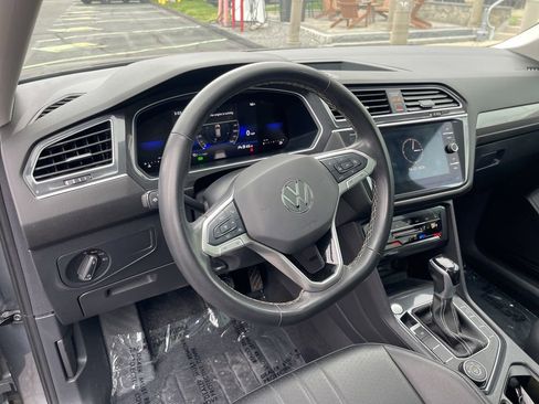 Used 2024 Volkswagen Tiguan SE AWD/4WD image 9