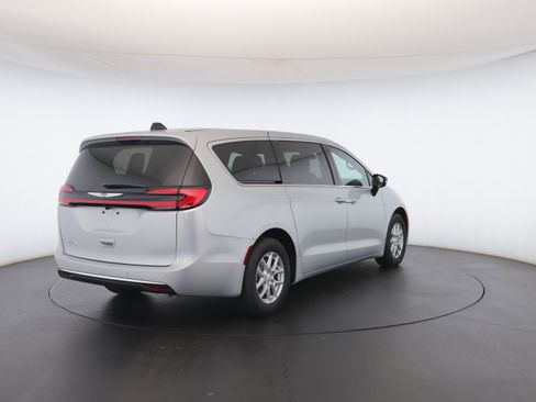 New 2026 Chrysler Pacifica Select image 24