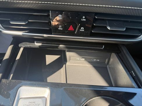 Used 2024 Volkswagen Atlas Cross Sport SE FWD image 25