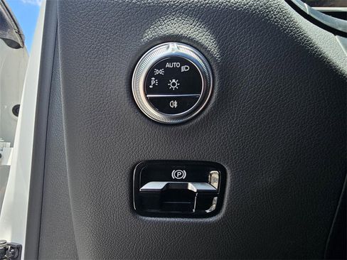 Used 2024 Mercedes-Benz GLC 300 image 15