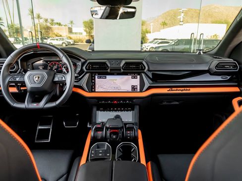 Used 2025 Lamborghini Urus SE AWD/4WD image 25