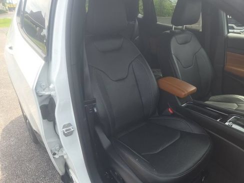 Used 2025 Jeep Compass Limited w/ Elite Group AWD/4WD image 20
