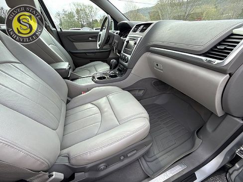 Used 2014 GMC Acadia SLT w/ Technology Package image 16