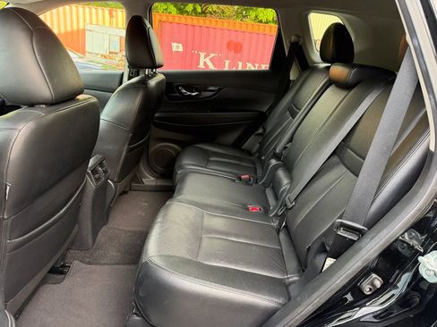 Used 2019 Nissan Rogue SL w/ Premium Package FWD image 14