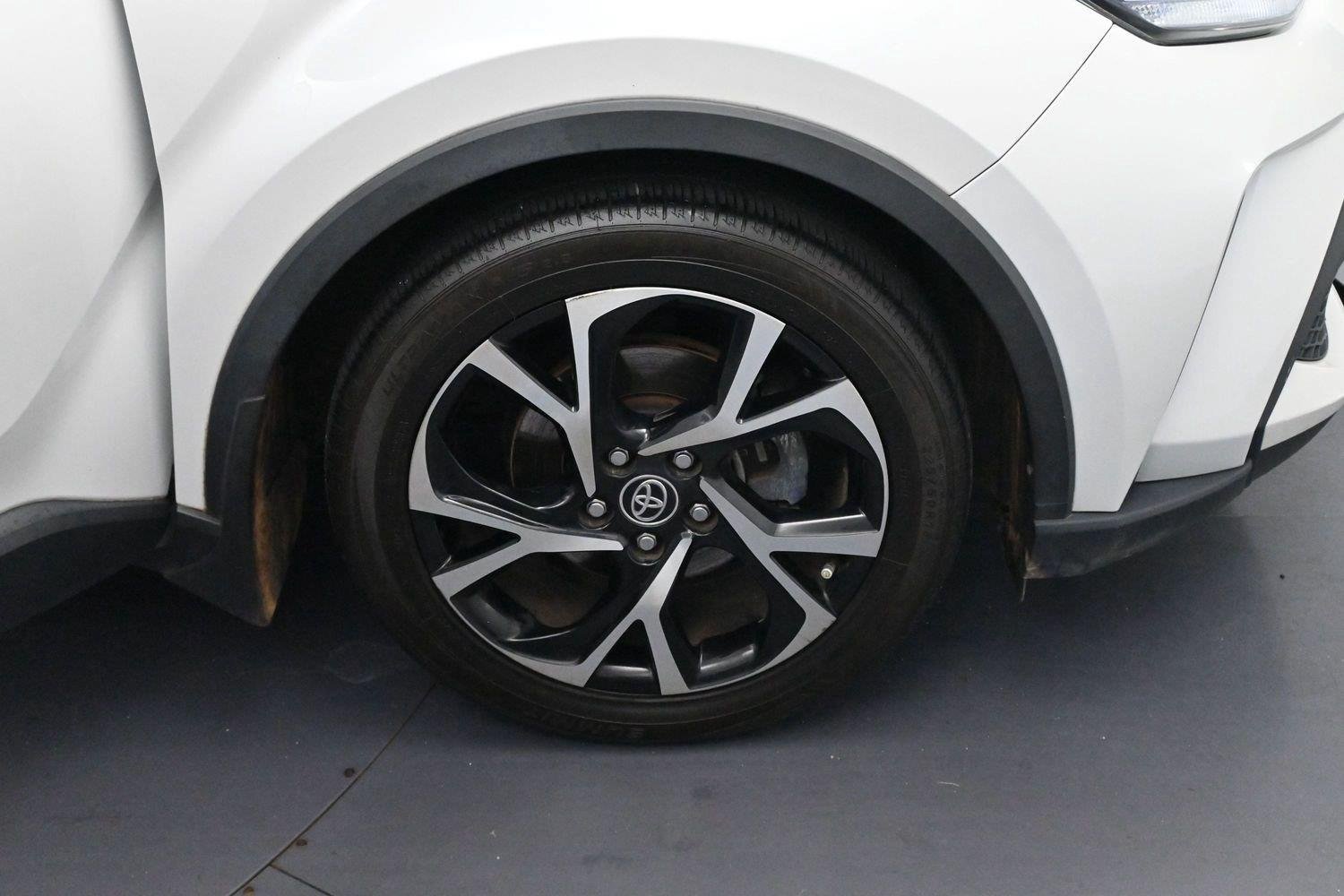 Used 2022 Toyota C-HR XLE FWD image 28
