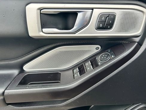 Used 2020 Ford Explorer Platinum w/ Premium Technology Package AWD/4WD image 22