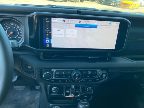 Used 2025 Jeep Gladiator Overland AWD/4WD image 12