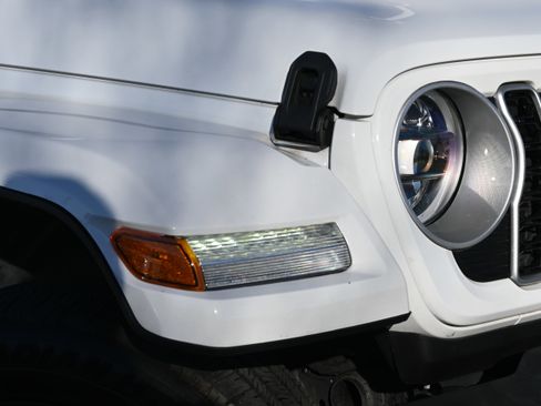 Used 2024 Jeep Wrangler Sahara w/ Technology Group image 13