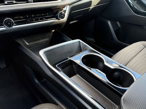 Used 2025 Chevrolet Equinox LT image 40