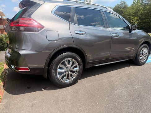 Used 2019 Nissan Rogue S w/ Special Edition Package FWD image 7