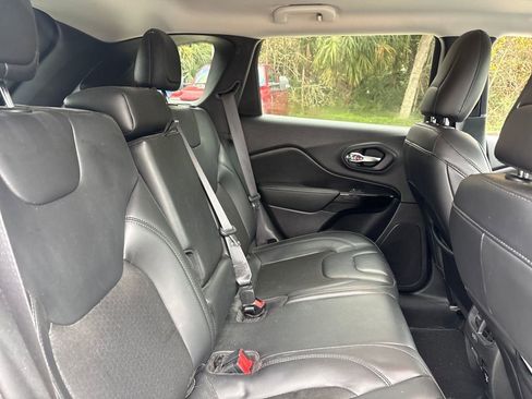 Used 2020 Jeep Cherokee Altitude image 29