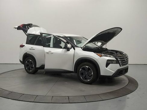 Used 2024 Nissan Rogue SV FWD image 10