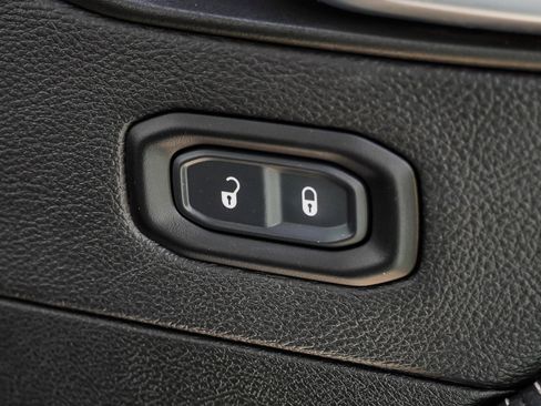 Used 2023 Jeep Wrangler Unlimited Sahara AWD/4WD image 27